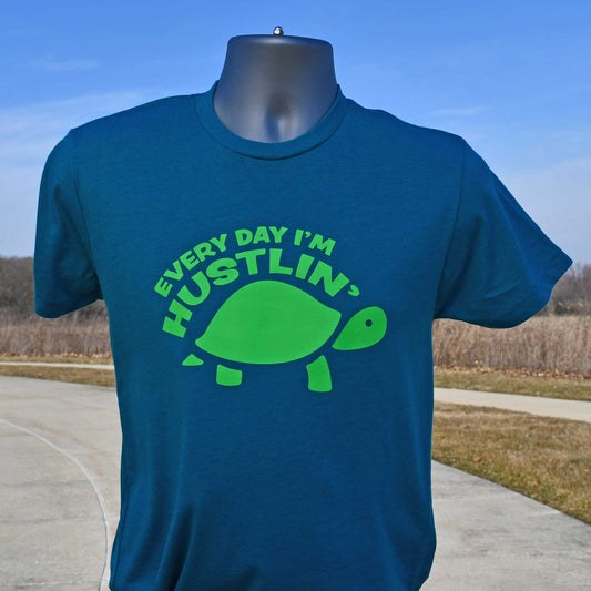 Every day I'm hustlin' T-shirt (unisex)