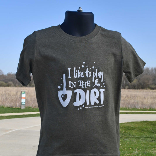 I play in the dirt T-shirt (toddler)